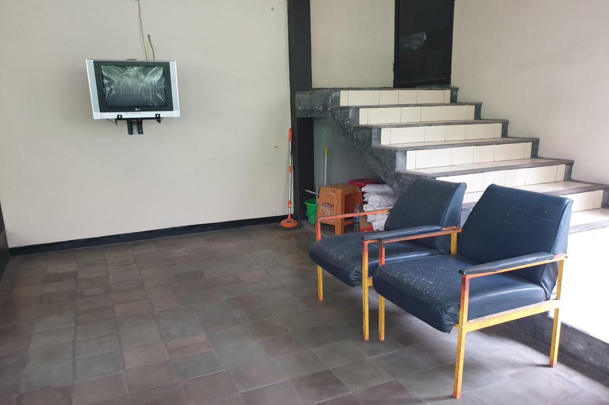 Hotel Oyo Life 2090 Ratna Backpacker Syariah Probolinggo Exterior foto