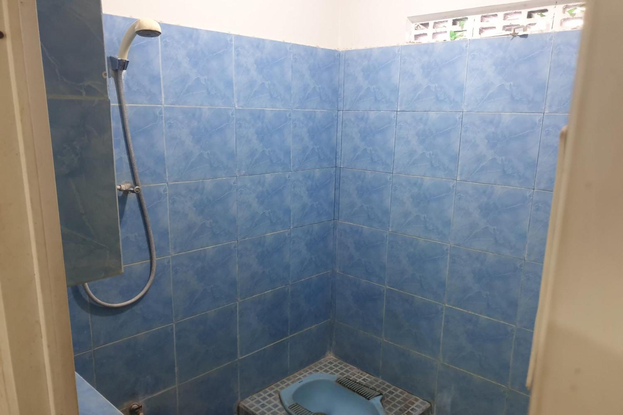 Hotel Oyo Life 2090 Ratna Backpacker Syariah Probolinggo Exterior foto
