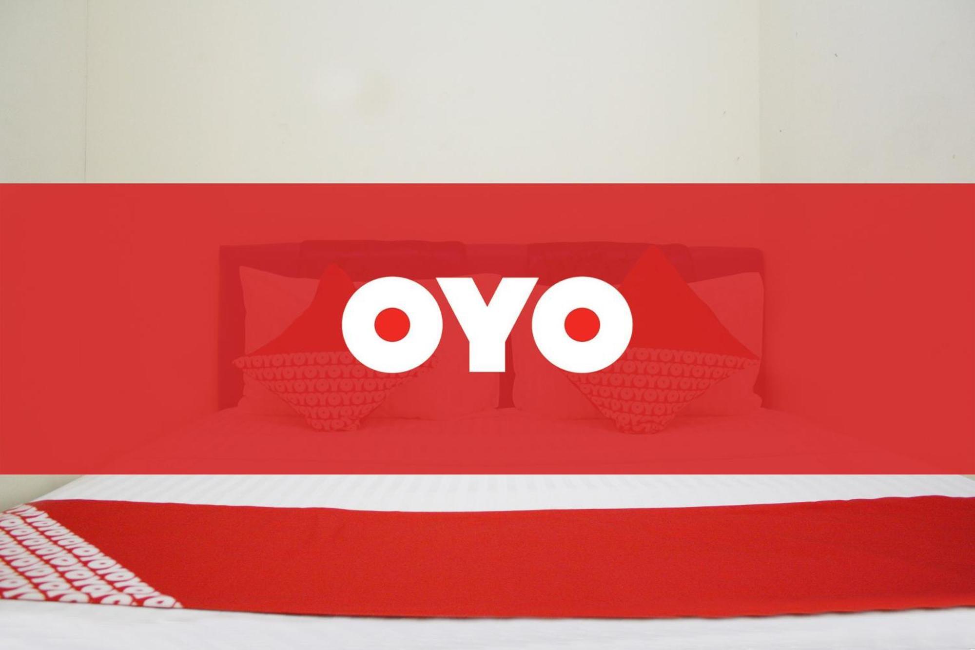 Hotel Oyo Life 2090 Ratna Backpacker Syariah Probolinggo Exterior foto